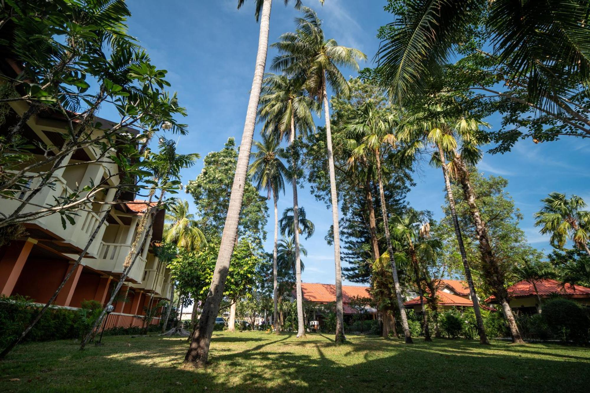 Phuket Leelavadee Hua Ting Resort Patong Exterior foto