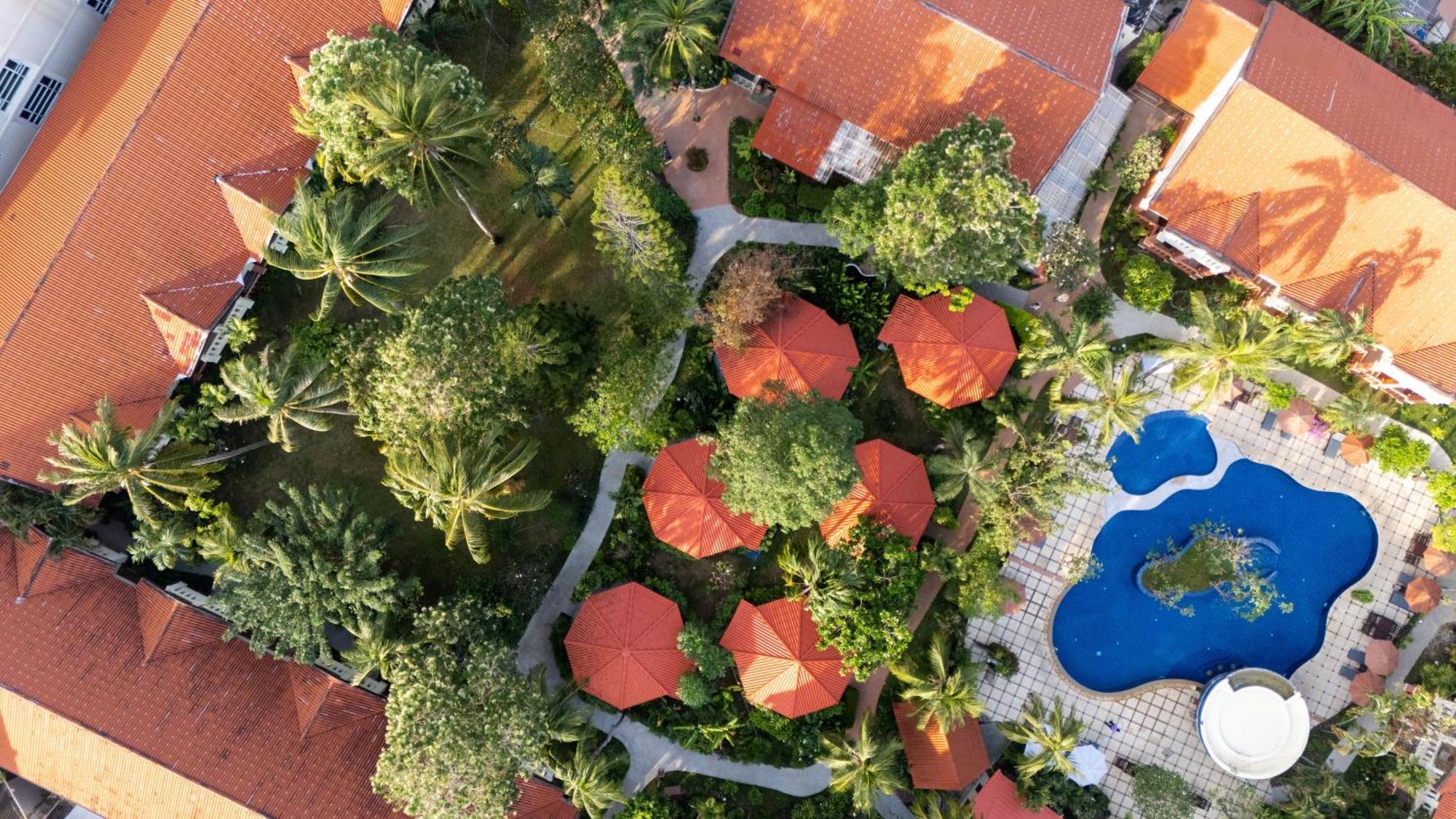 Phuket Leelavadee Hua Ting Resort Patong Exterior foto